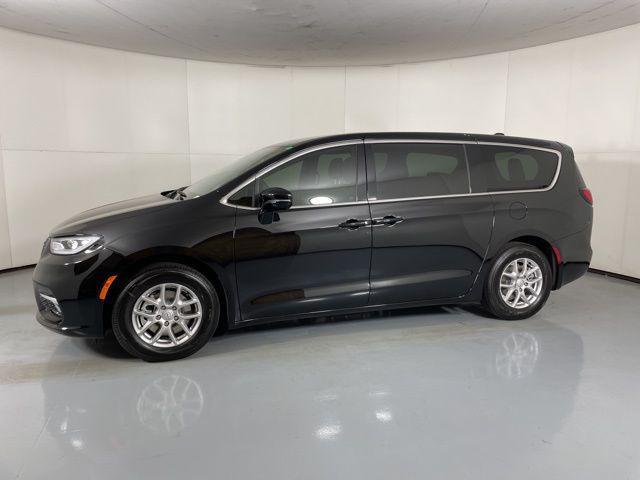 new 2025 Chrysler Pacifica car, priced at $36,220