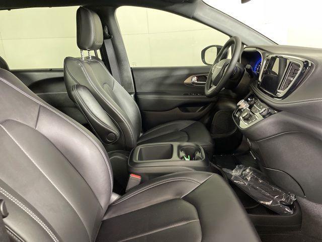 new 2025 Chrysler Pacifica car, priced at $36,220