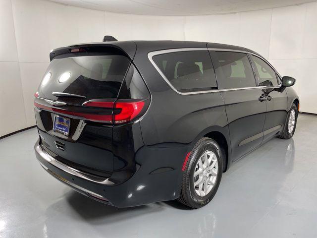 new 2025 Chrysler Pacifica car, priced at $36,220