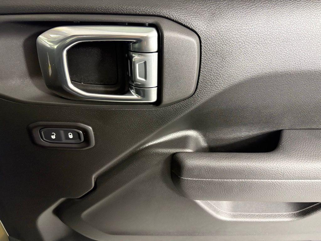 new 2026 Jeep Wrangler car, priced at $46,185