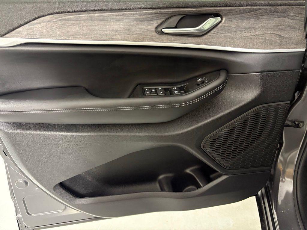 new 2026 Jeep Grand Cherokee car, priced at $37,746