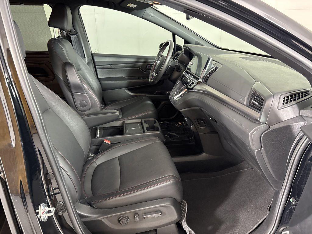 used 2025 Honda Odyssey car, priced at $36,300