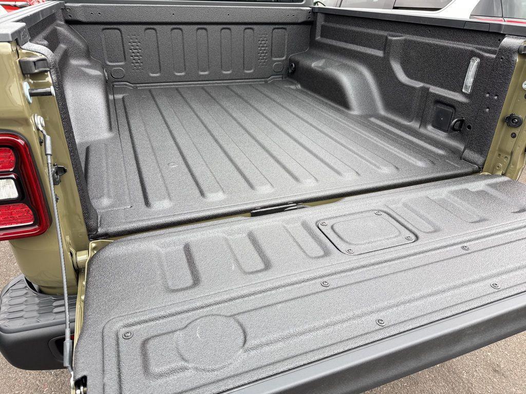 new 2026 Jeep Gladiator car, priced at $47,405