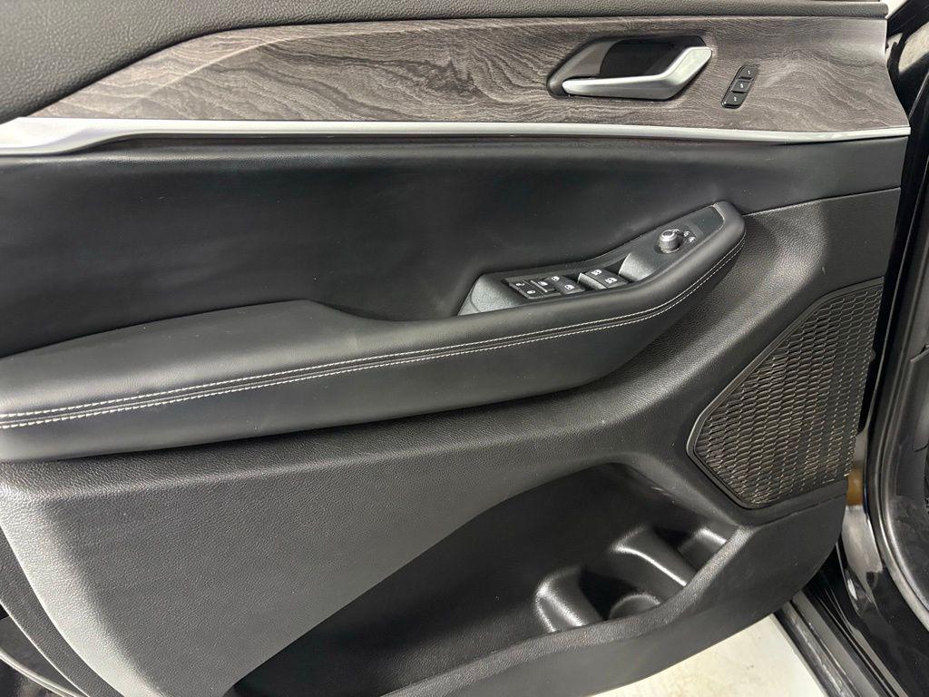 used 2024 Jeep Grand Cherokee L car, priced at $33,099