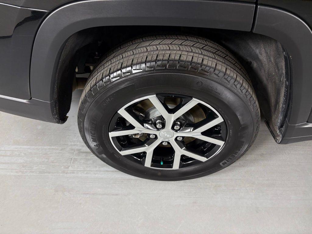 used 2024 Jeep Grand Cherokee L car, priced at $33,099