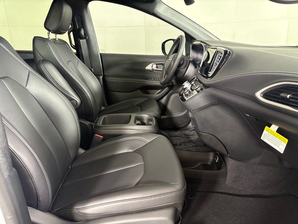 new 2026 Chrysler Pacifica car, priced at $39,380