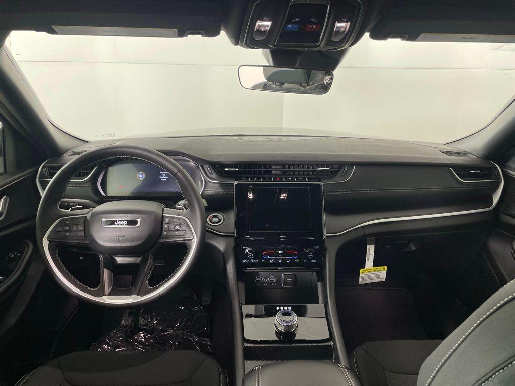 new 2025 Jeep Grand Cherokee car, priced at $27,500