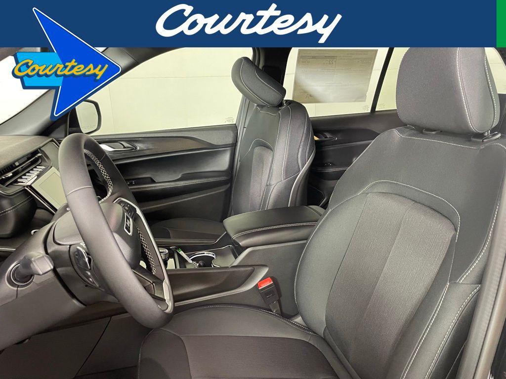 new 2025 Jeep Grand Cherokee car, priced at $30,900