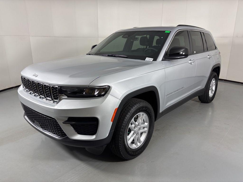 new 2025 Jeep Grand Cherokee car, priced at $34,900