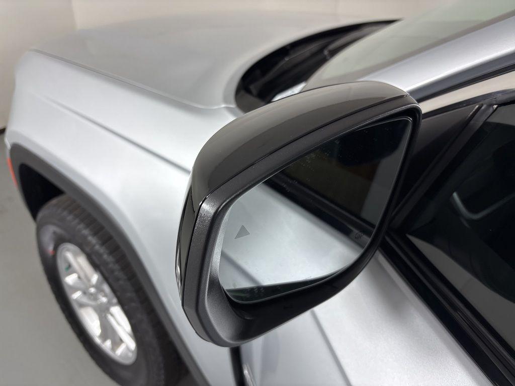 new 2025 Jeep Grand Cherokee car, priced at $34,900