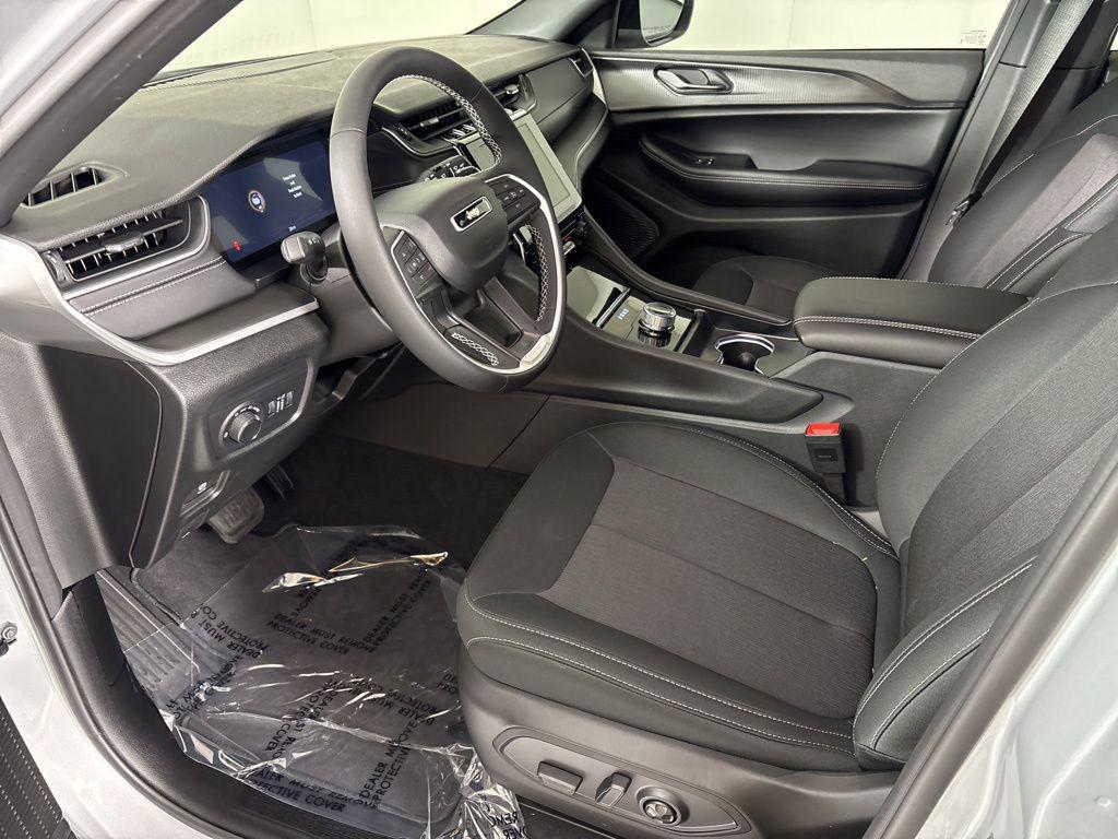 new 2025 Jeep Grand Cherokee car, priced at $34,900