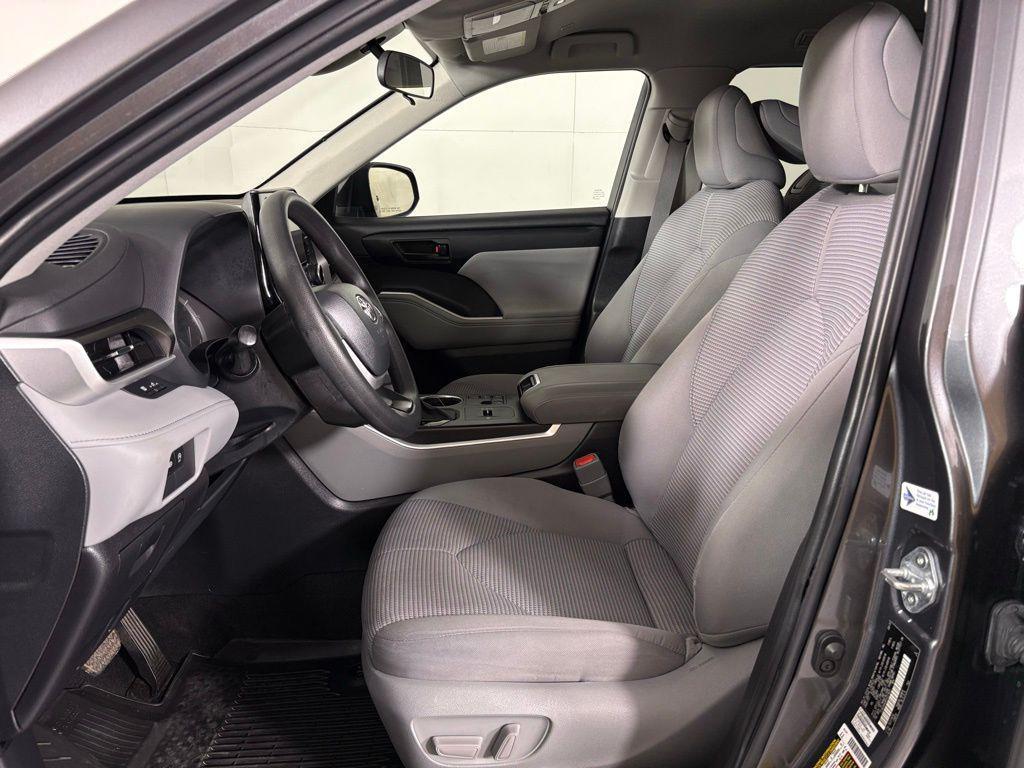 used 2023 Toyota Highlander car, priced at $31,700