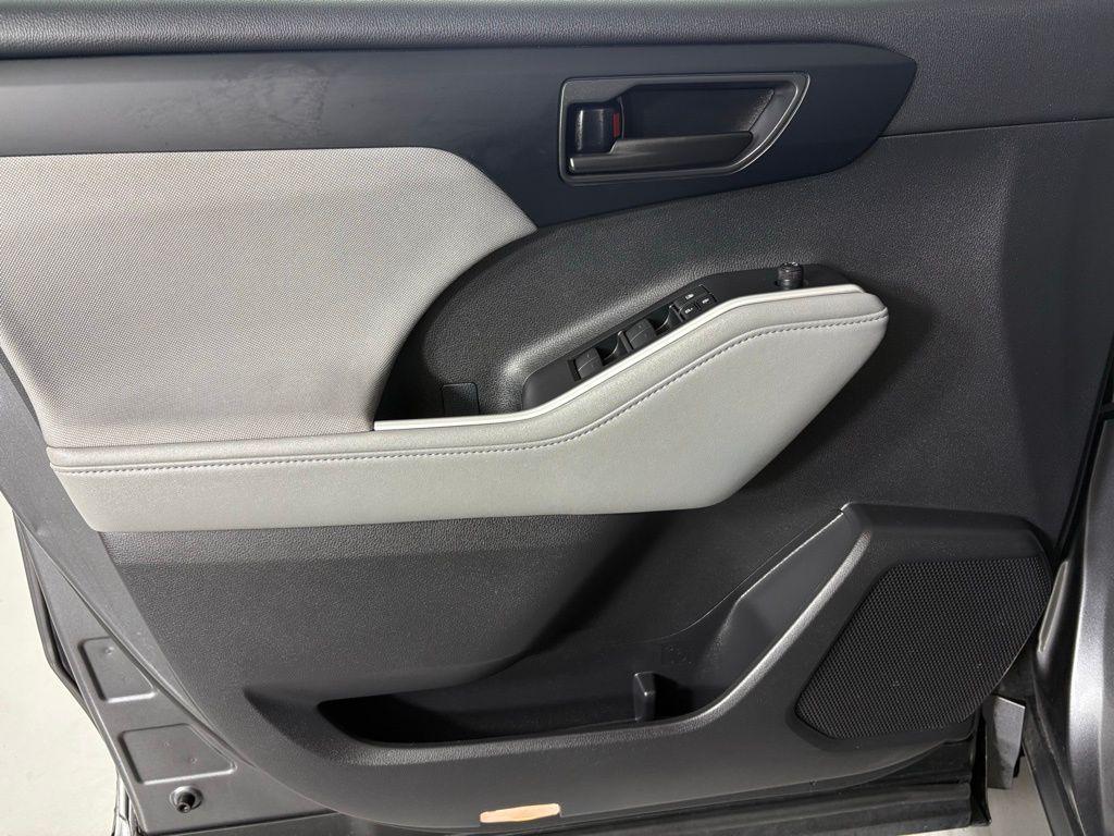 used 2023 Toyota Highlander car, priced at $31,700