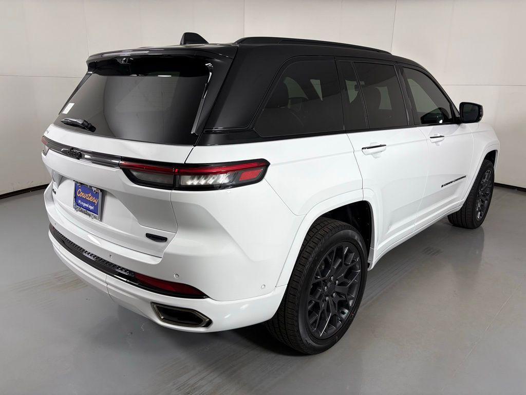 new 2025 Jeep Grand Cherokee car, priced at $58,900