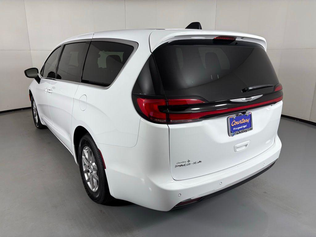 new 2026 Chrysler Pacifica car, priced at $38,420