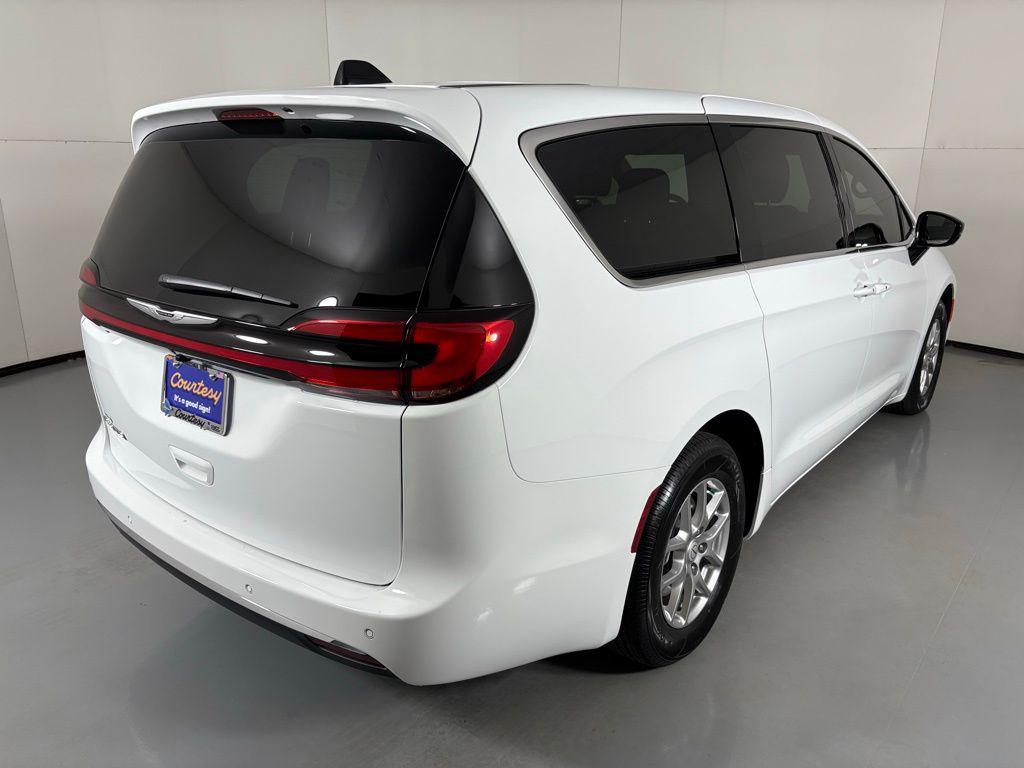 new 2026 Chrysler Pacifica car, priced at $38,420