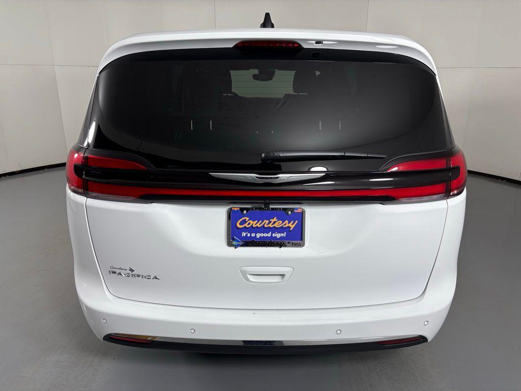new 2026 Chrysler Pacifica car, priced at $38,420