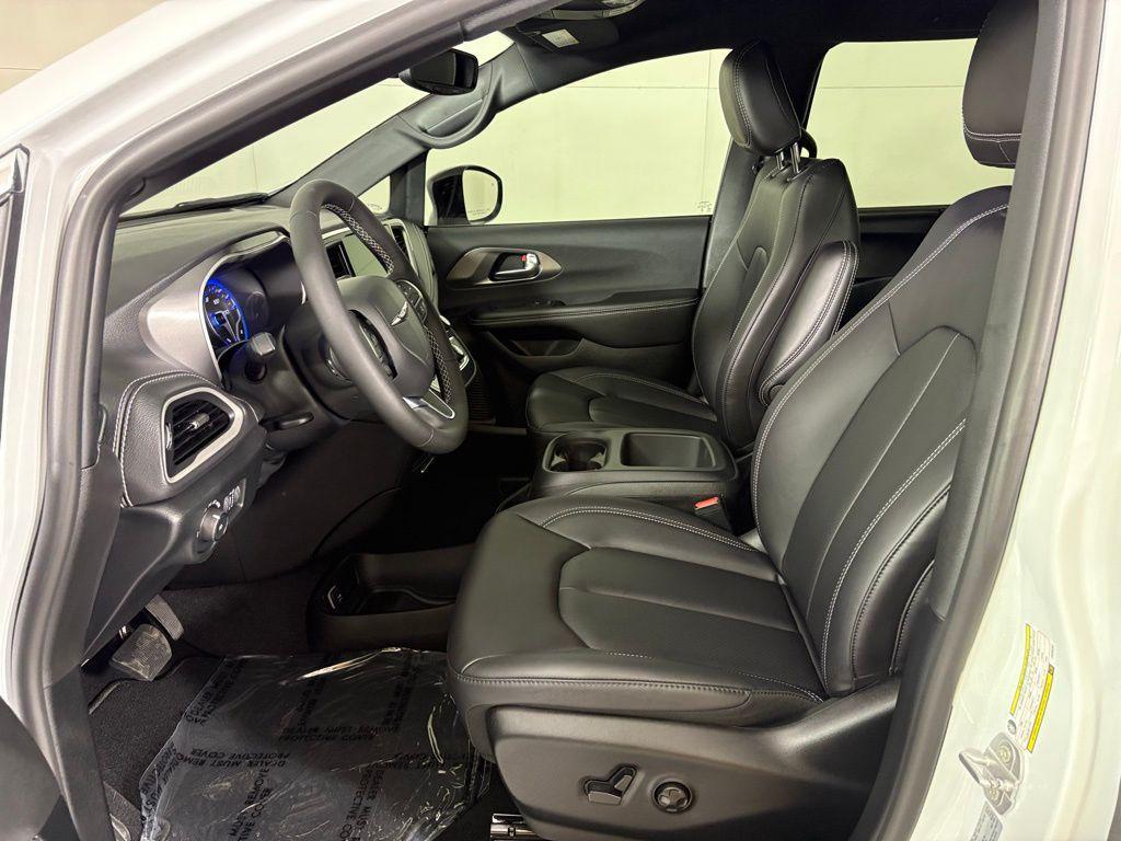 new 2026 Chrysler Pacifica car, priced at $38,420