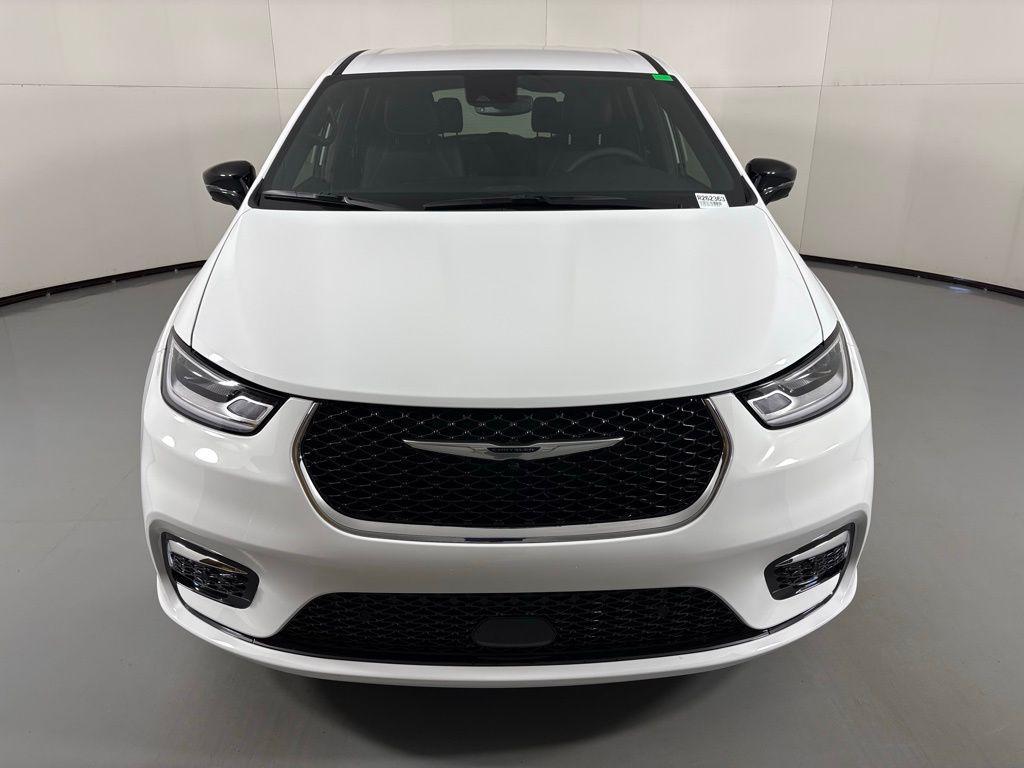 new 2026 Chrysler Pacifica car, priced at $38,420