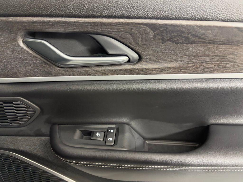 new 2025 Jeep Grand Cherokee L car, priced at $47,900