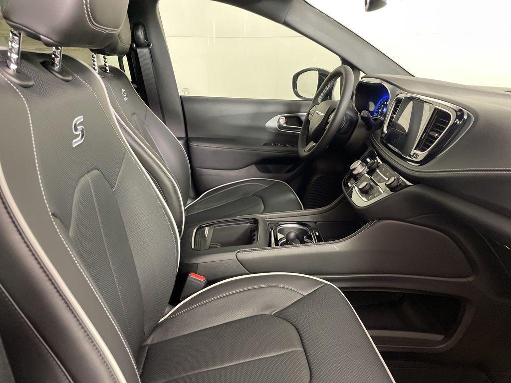 new 2026 Chrysler Pacifica car, priced at $43,315