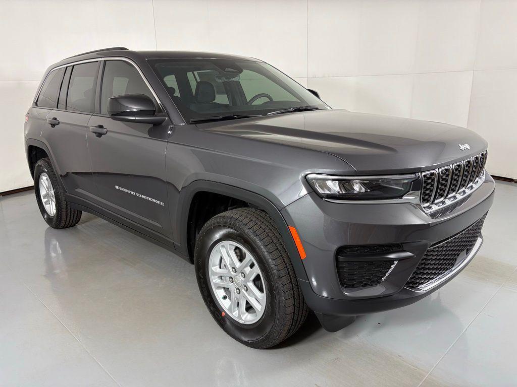 new 2025 Jeep Grand Cherokee car, priced at $31,900