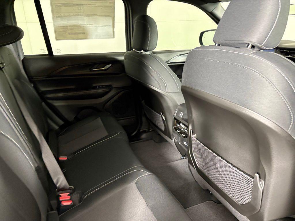 new 2025 Jeep Grand Cherokee car, priced at $31,900