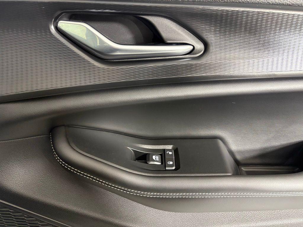 new 2025 Jeep Grand Cherokee car, priced at $31,900