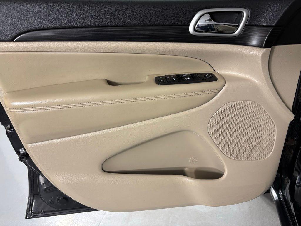 used 2022 Jeep Grand Cherokee car, priced at $20,900