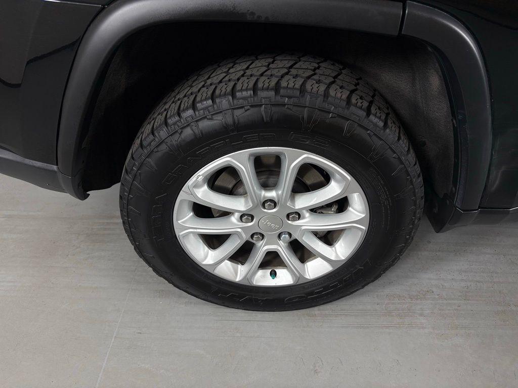 used 2022 Jeep Grand Cherokee car, priced at $20,900