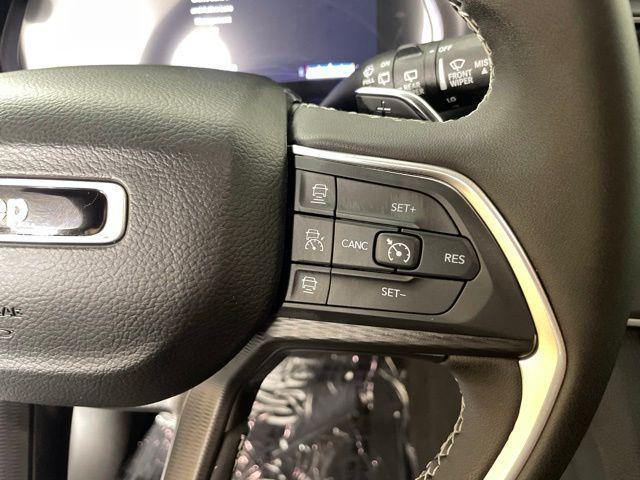 new 2025 Jeep Grand Cherokee car, priced at $33,800