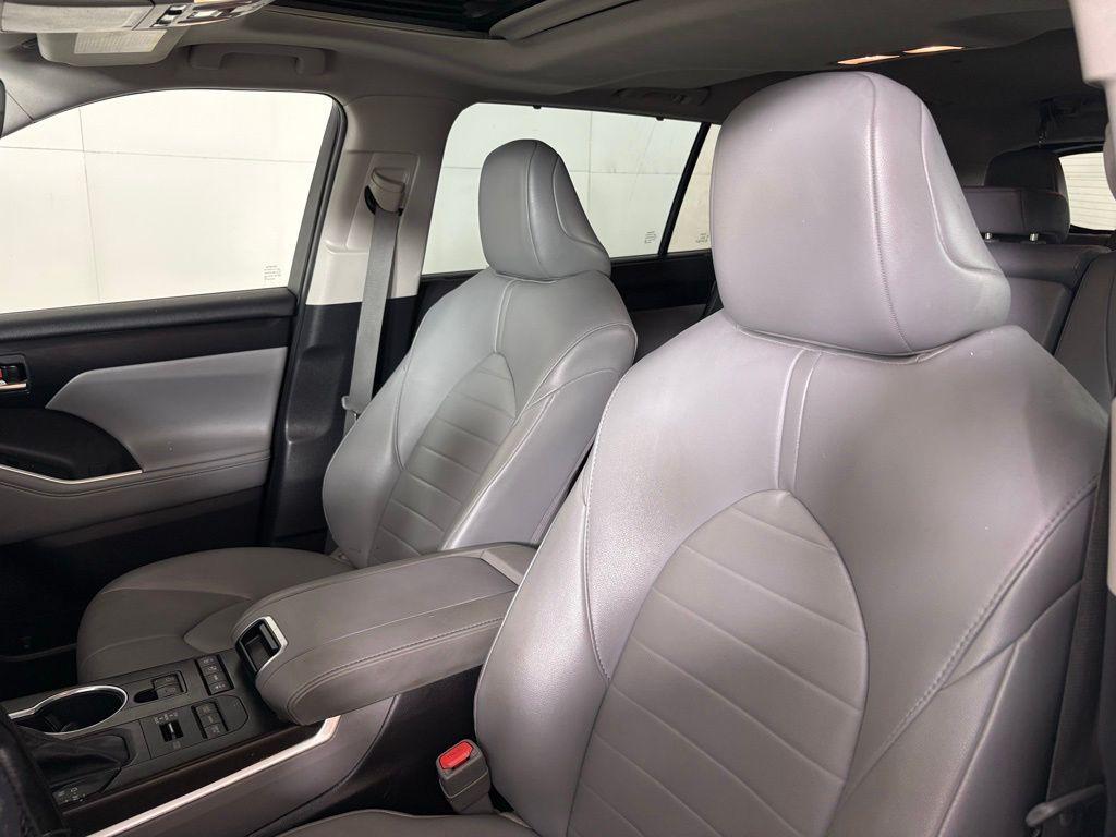 used 2021 Toyota Highlander car, priced at $29,800