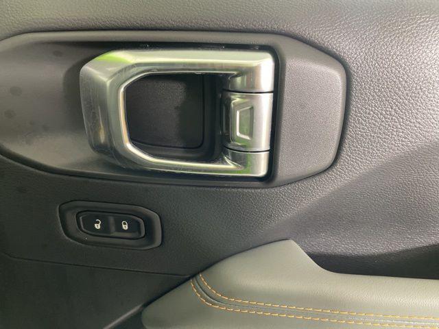 new 2025 Jeep Gladiator car, priced at $47,900