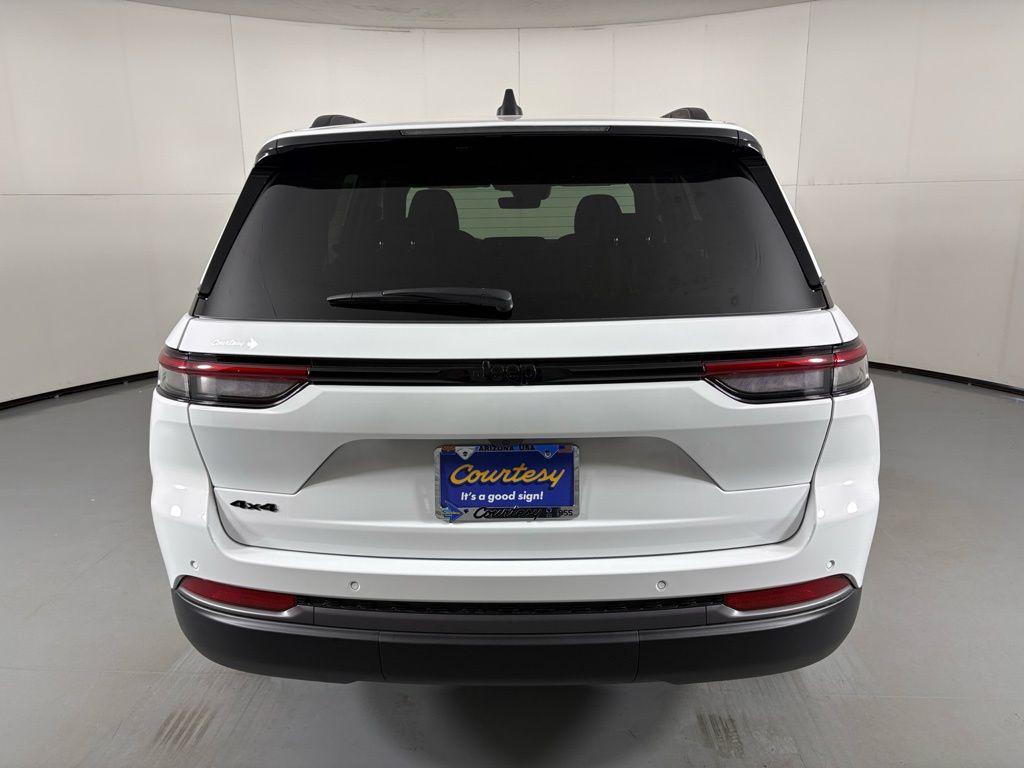new 2026 Jeep Grand Cherokee car, priced at $37,661