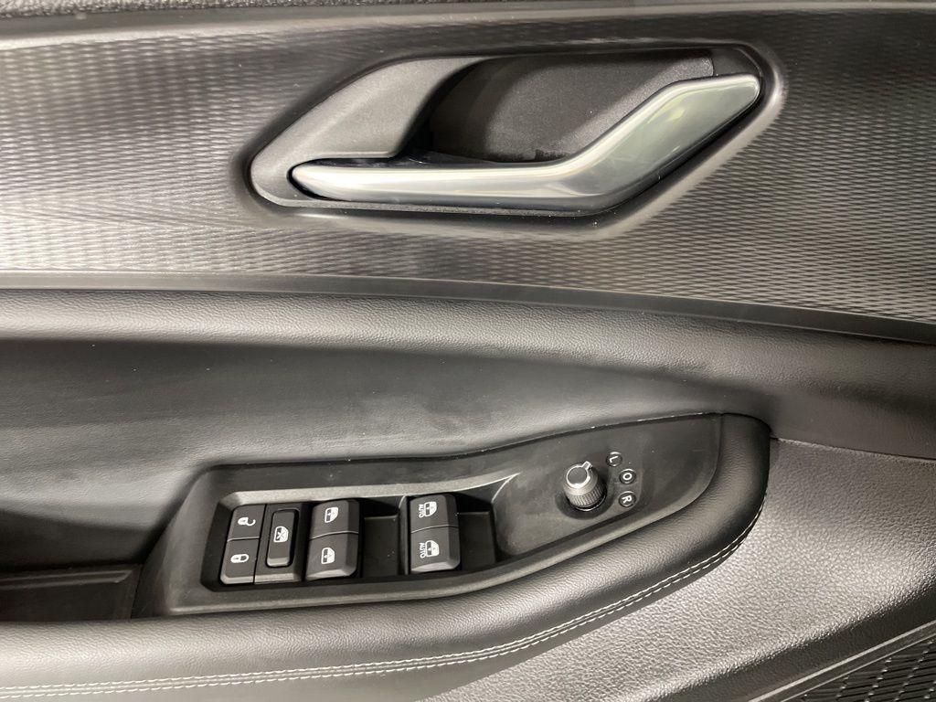 new 2025 Jeep Grand Cherokee car, priced at $37,000