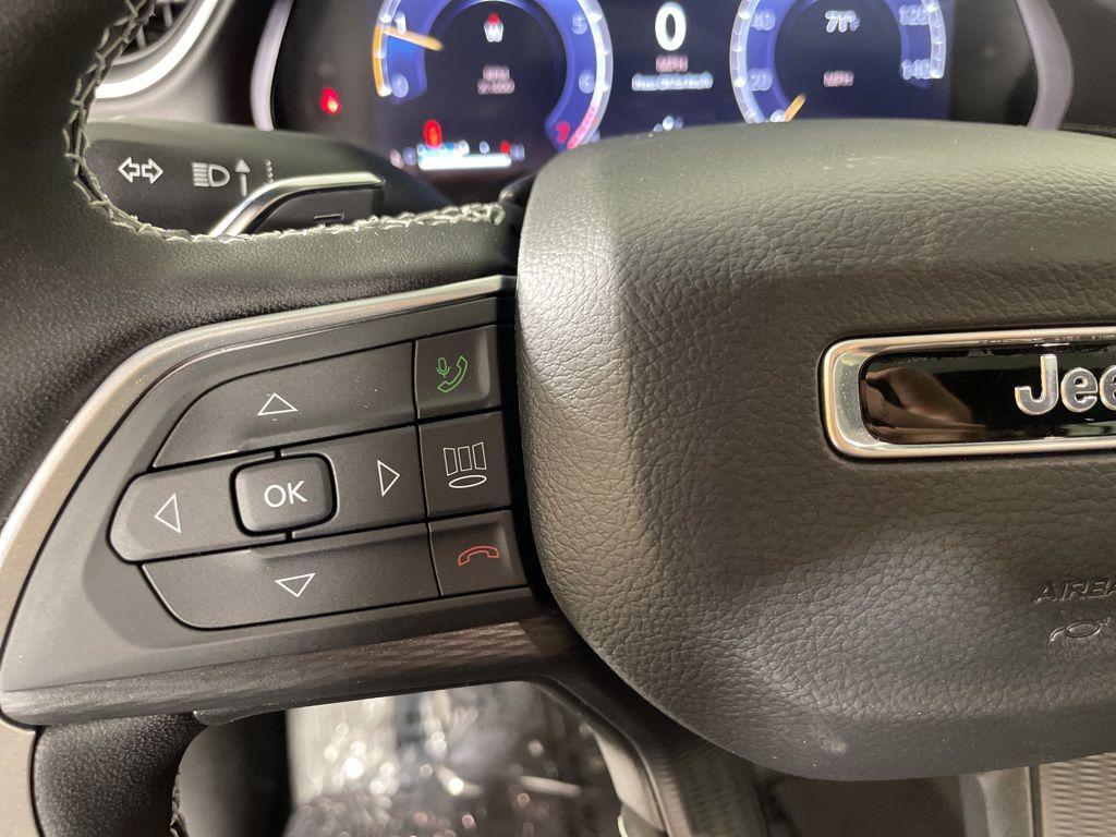 new 2025 Jeep Grand Cherokee car, priced at $37,000