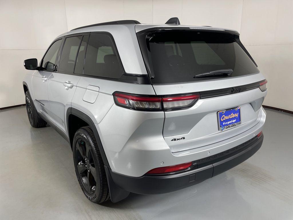 new 2025 Jeep Grand Cherokee car, priced at $37,000