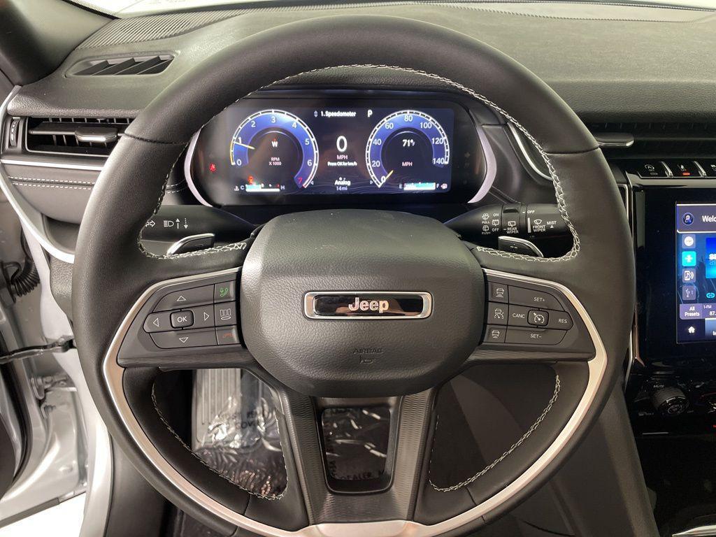 new 2025 Jeep Grand Cherokee car, priced at $37,000