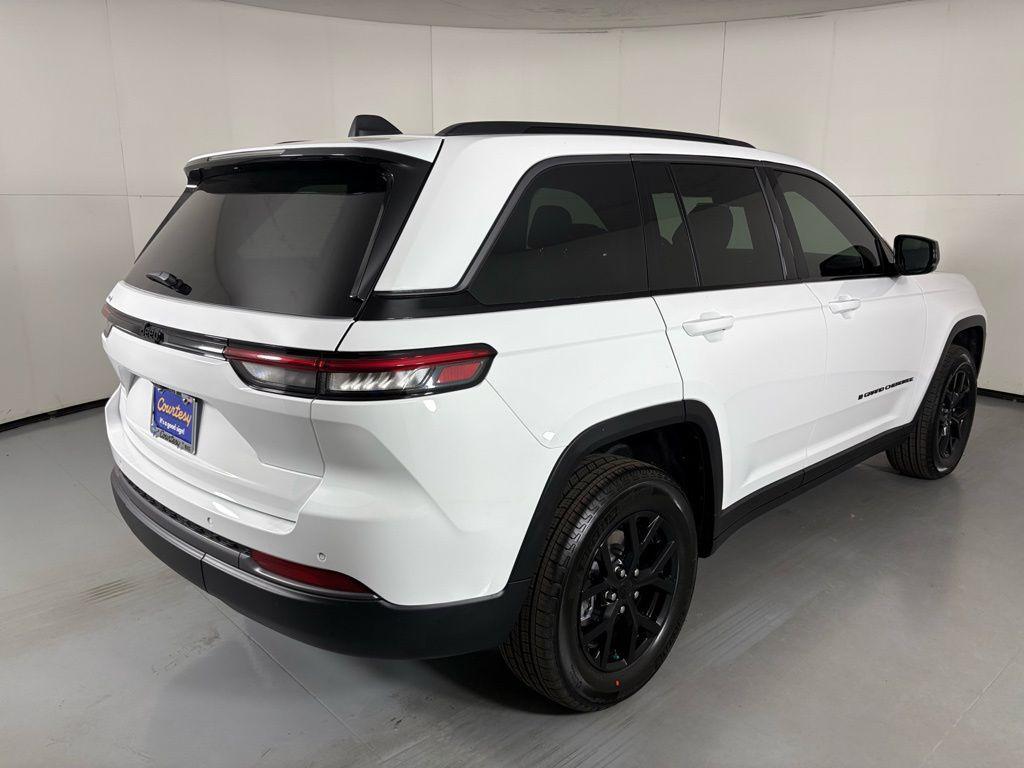 new 2026 Jeep Grand Cherokee car, priced at $36,318
