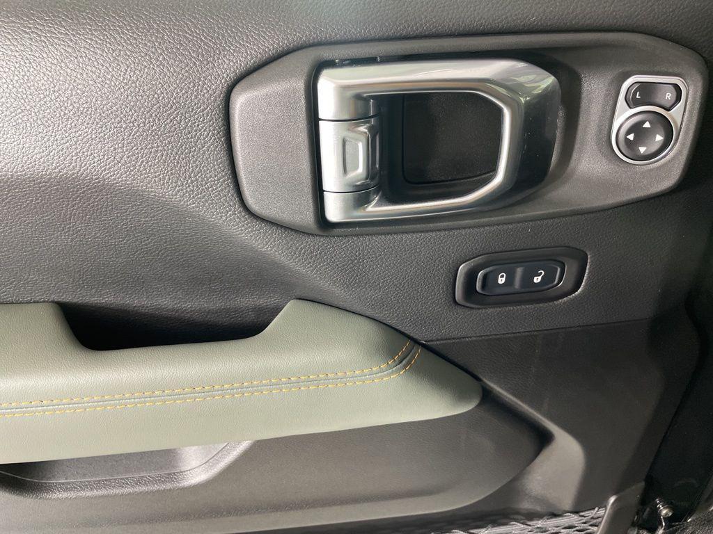 new 2025 Jeep Gladiator car, priced at $49,900