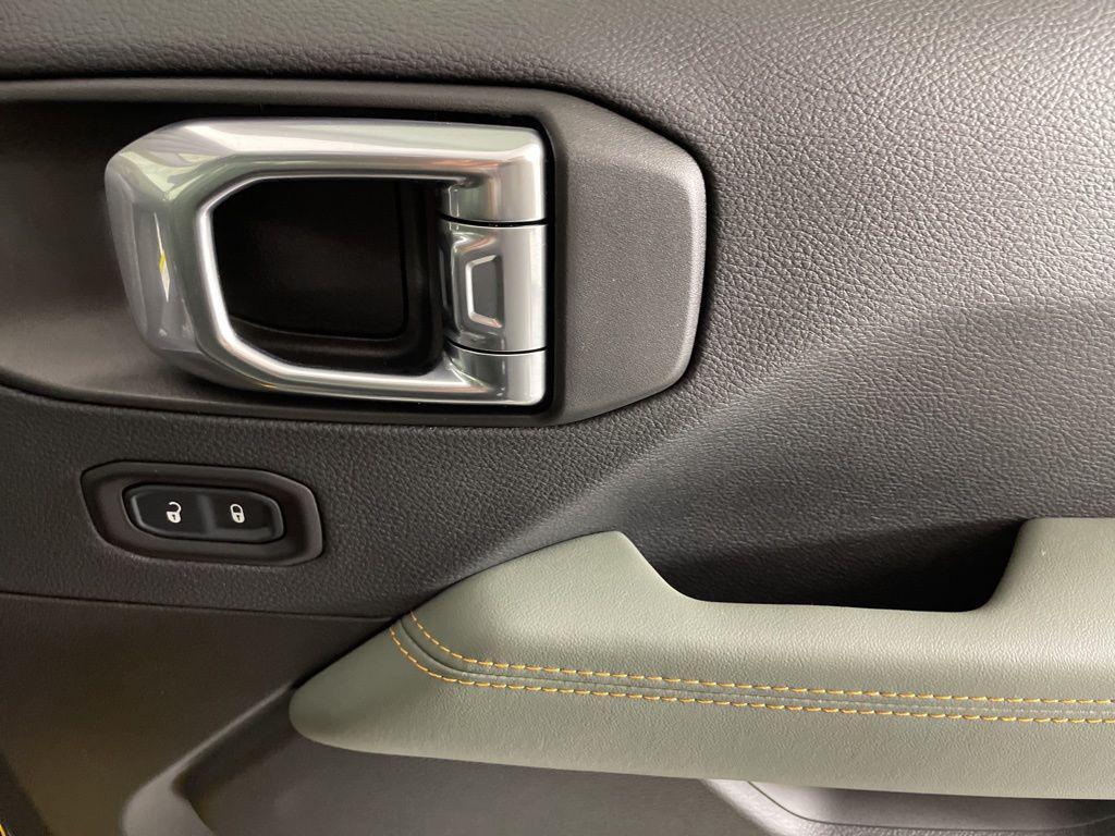 new 2025 Jeep Gladiator car, priced at $49,900