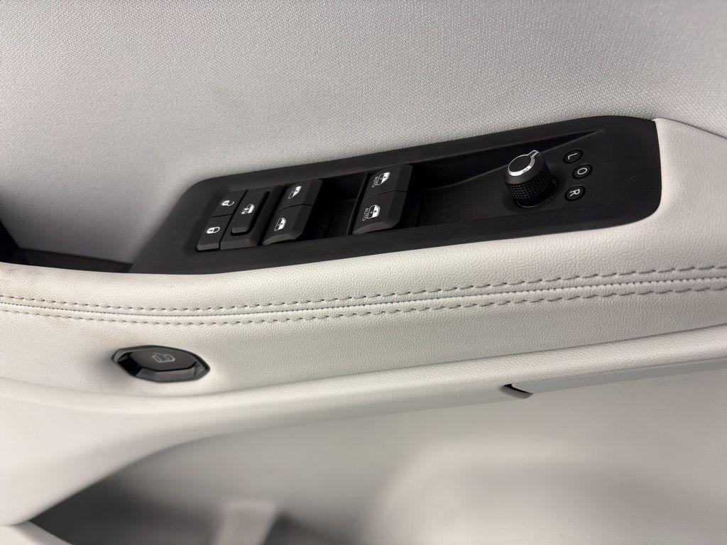 new 2026 Jeep Cherokee car, priced at $38,590