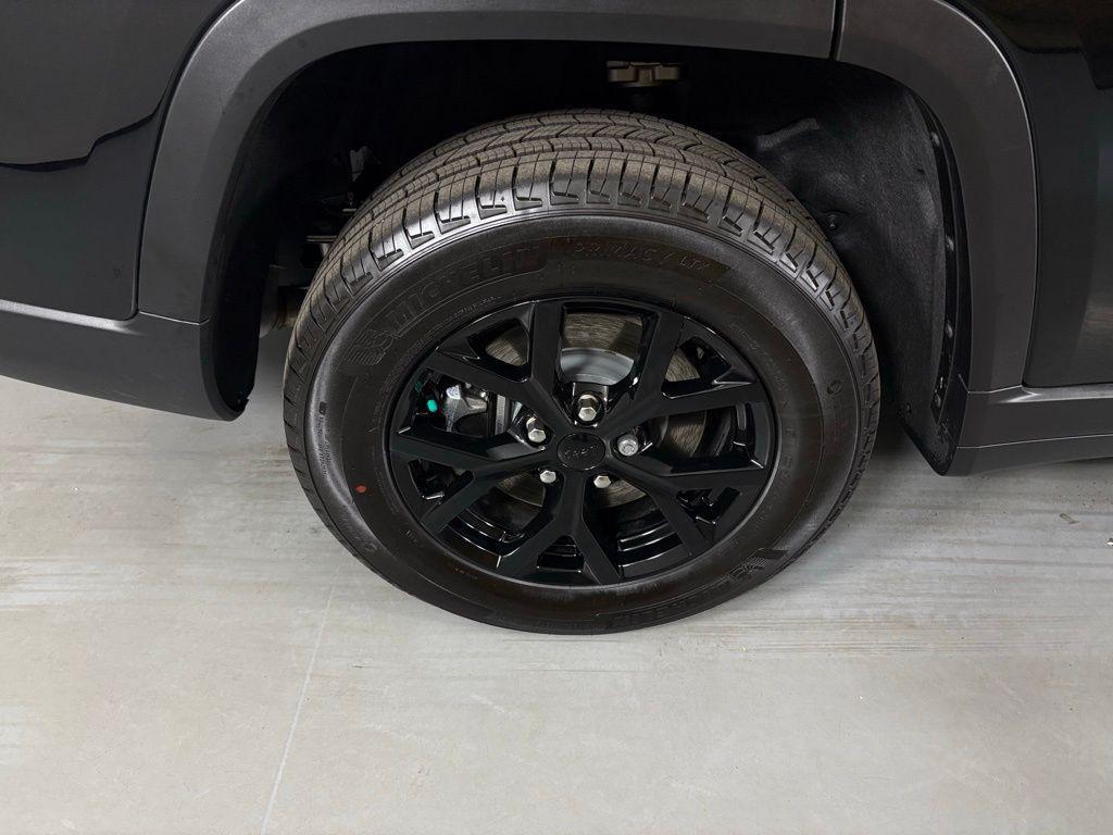 new 2025 Jeep Grand Cherokee L car, priced at $37,900