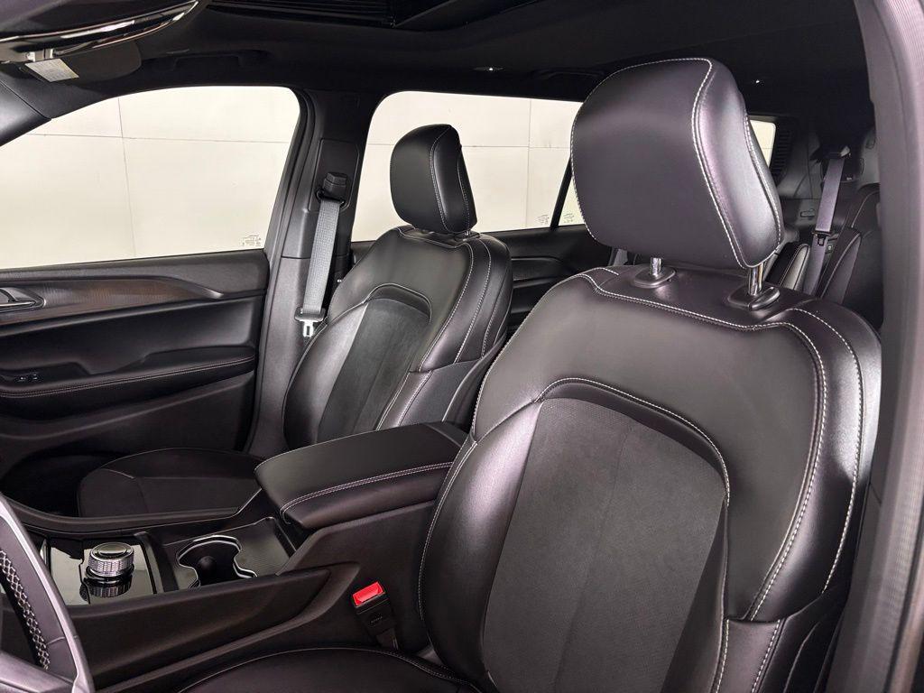 new 2025 Jeep Grand Cherokee L car, priced at $37,900