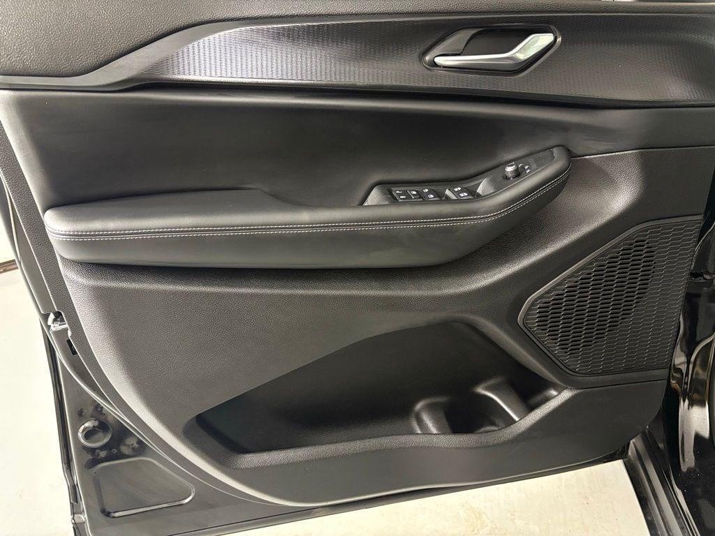 new 2025 Jeep Grand Cherokee L car, priced at $37,900