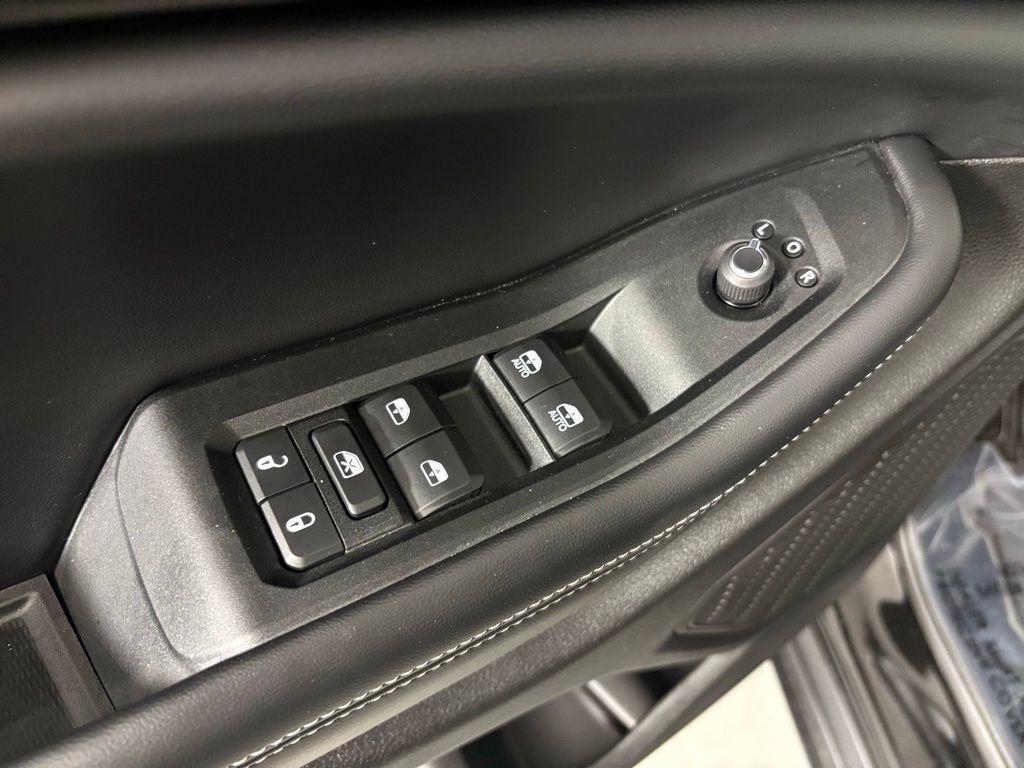 new 2025 Jeep Grand Cherokee L car, priced at $37,900