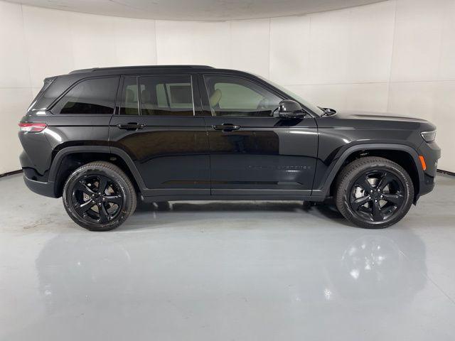 new 2025 Jeep Grand Cherokee car, priced at $41,400