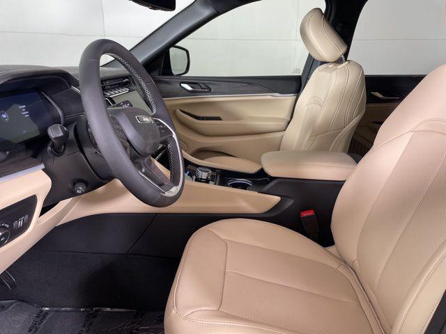 new 2025 Jeep Grand Cherokee car, priced at $41,400