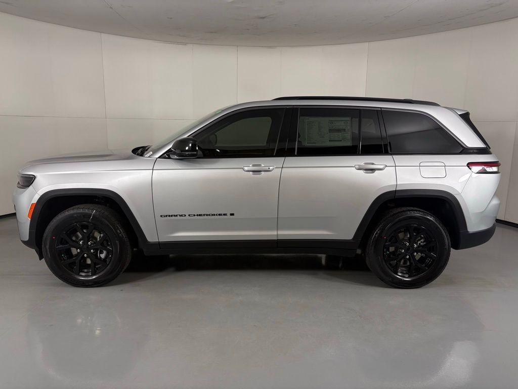 new 2026 Jeep Grand Cherokee car, priced at $38,358