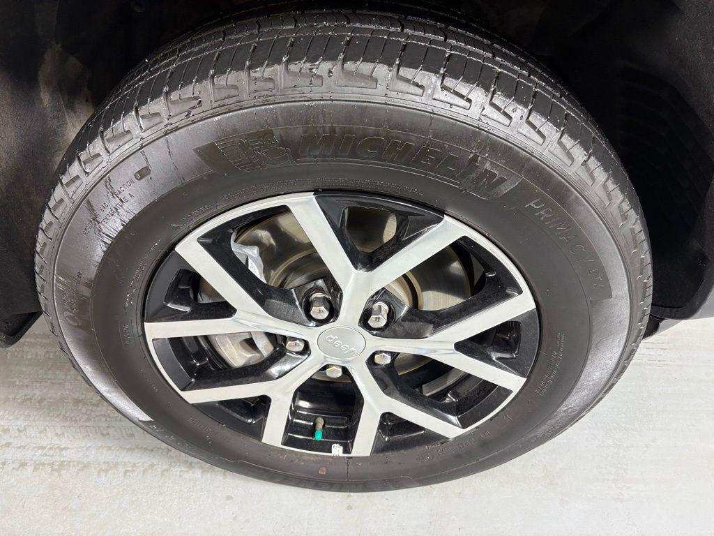 used 2024 Jeep Grand Cherokee L car, priced at $30,900